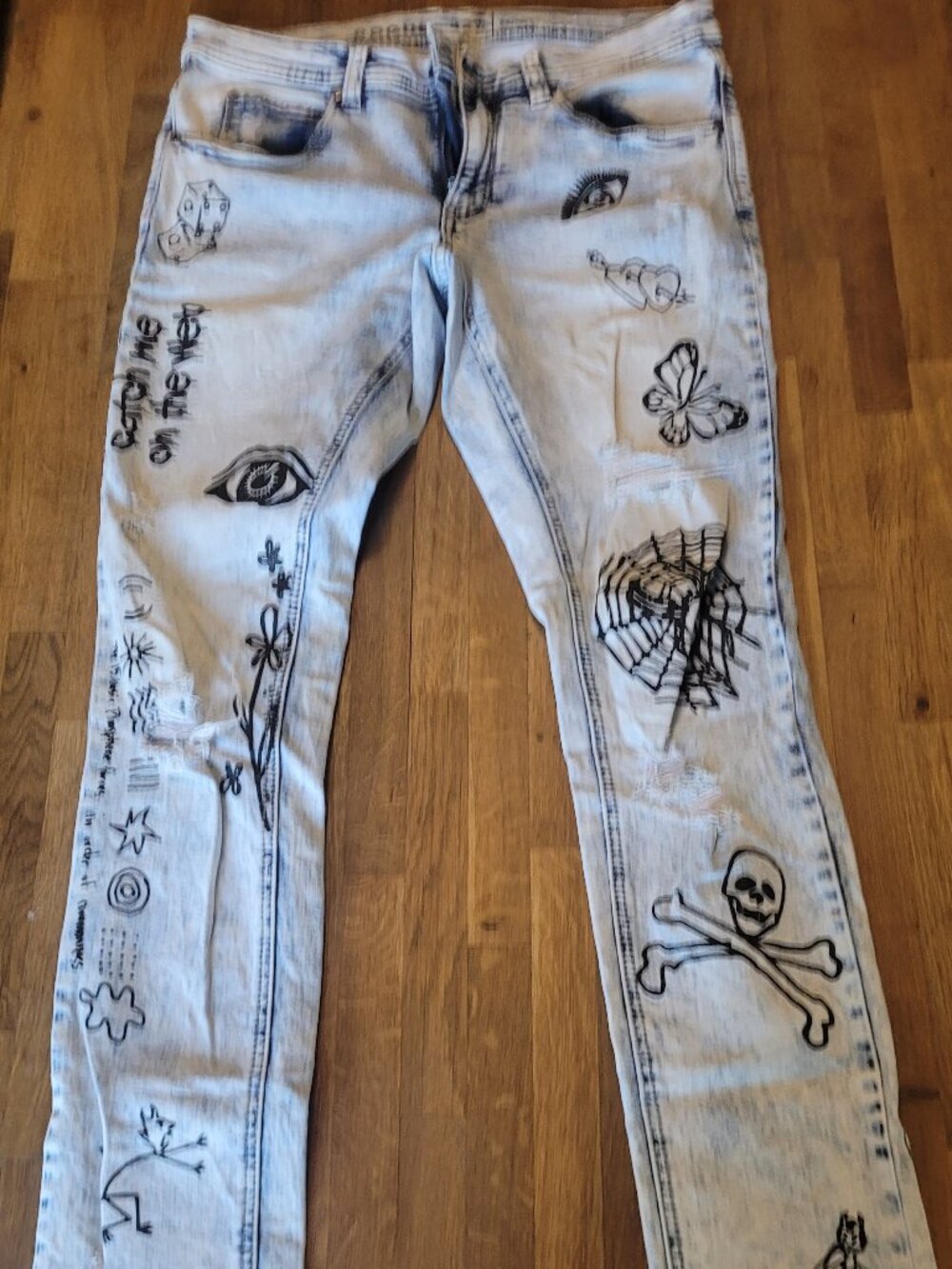 Rogue Acid Wash Tattoo Graphic Print Skinny Jeans 32W